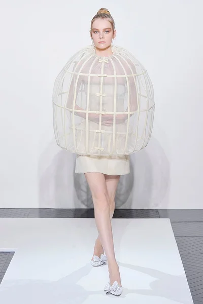Look 16